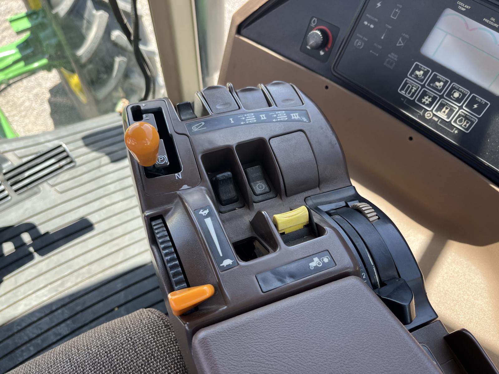 ./imagenes/INVOICE/2019/17361/TRACTOR JOHN DEERE 8320 (14).JPG